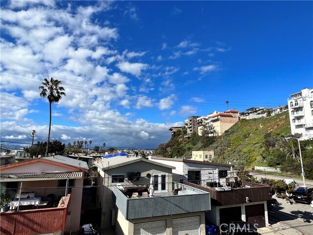 Building Photo - 7301 Vista Del Mar Vis