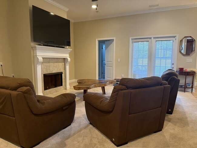 Building Photo - 729 English Oak Dr