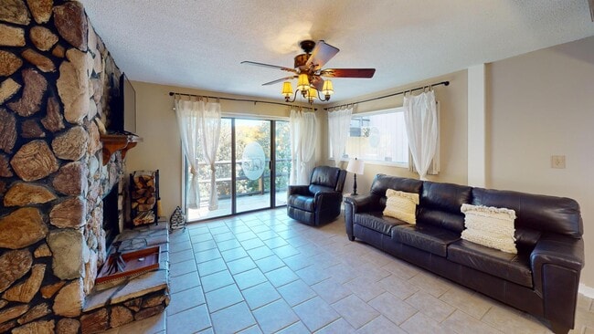 Building Photo - 1081 Cove Rd