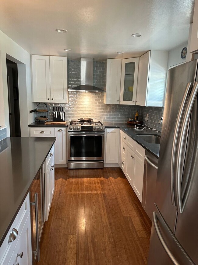 Building Photo - Charming 3-bed, 1 bath Home in North Seattle!
