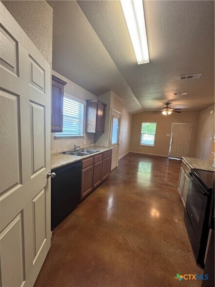 Building Photo - 1523 Aztec Trce