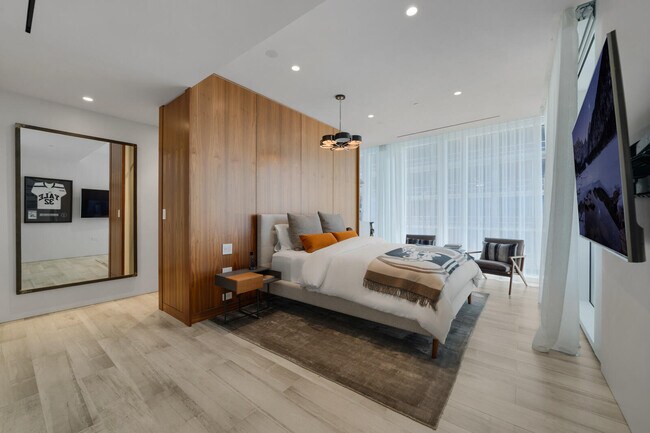 Building Photo - 9001 Collins Ave
