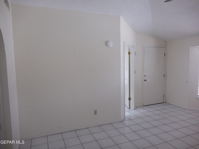 Building Photo - 11392 Lake Erie Dr