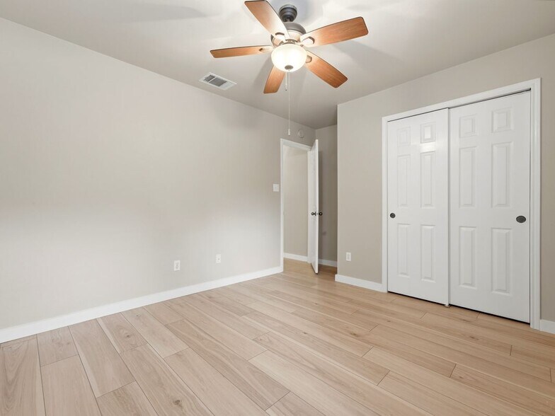 Building Photo - 1004 Downridge Dr