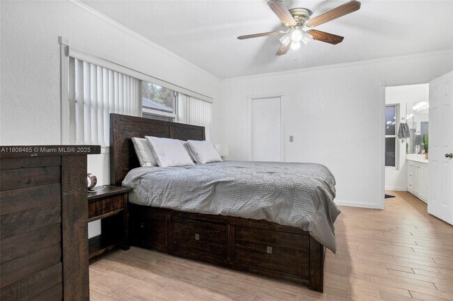 Building Photo - 781 SW 49th Terrace