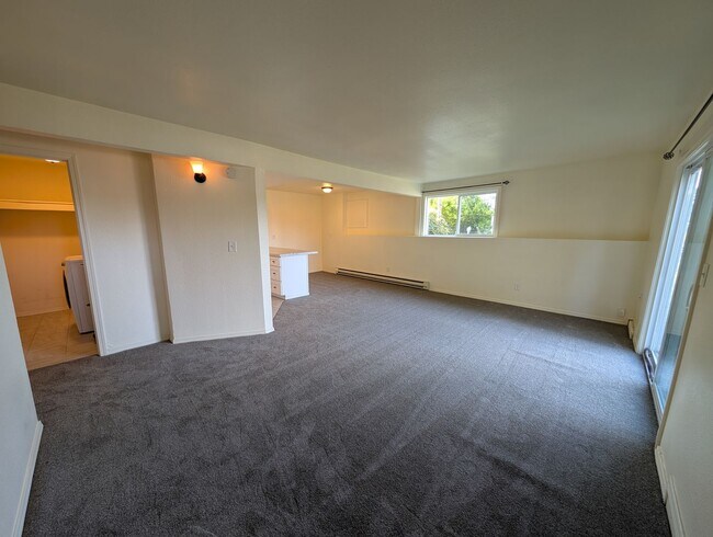 Building Photo - Ianev