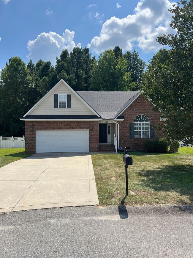 Primary Photo - Charming 4 Bed, 3 Bath Home in Raeford