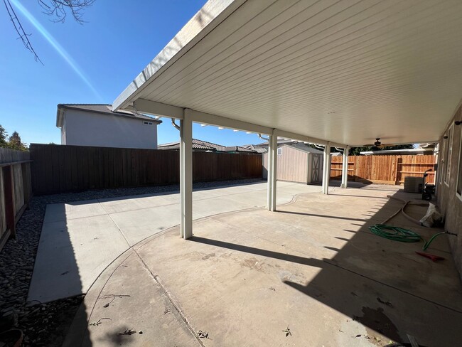 Building Photo - 4-bedroom single story located in Sylvan S...