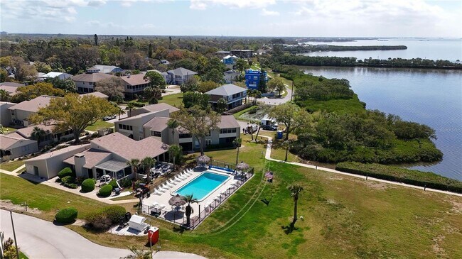 Building Photo - 654 Windrush Bay Dr