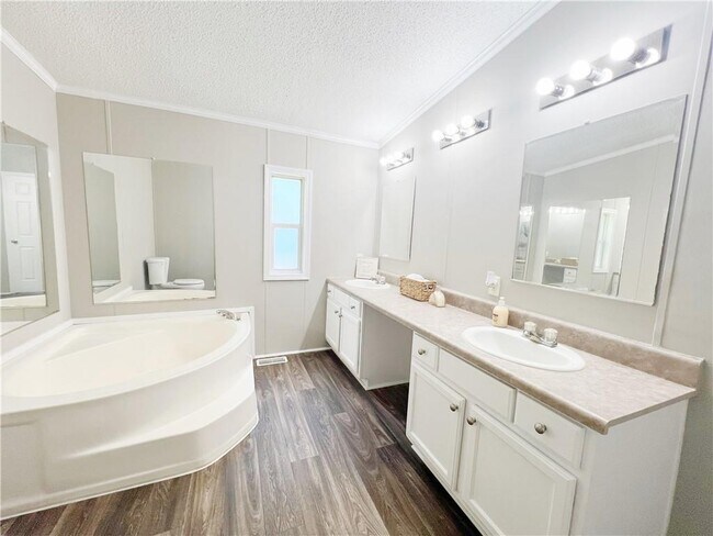 Building Photo - 325 Washington Dr