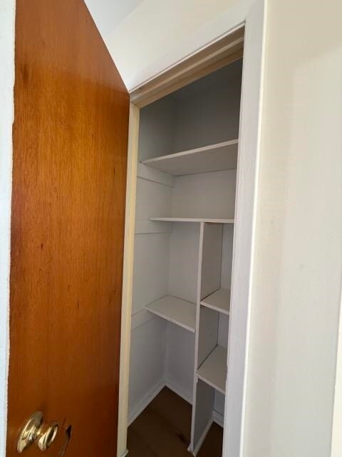 Building Photo - 71 Linnet St