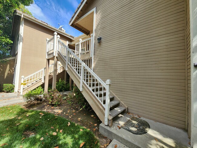 Building Photo - 8712 Endsleigh Ave