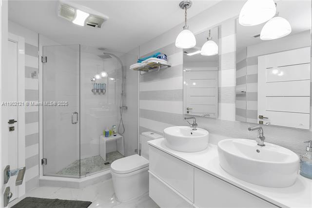 Building Photo - 500 Brickell West Condo