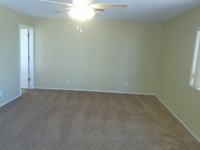 Building Photo - Long Term 3 bedroom 2 bath 3 car