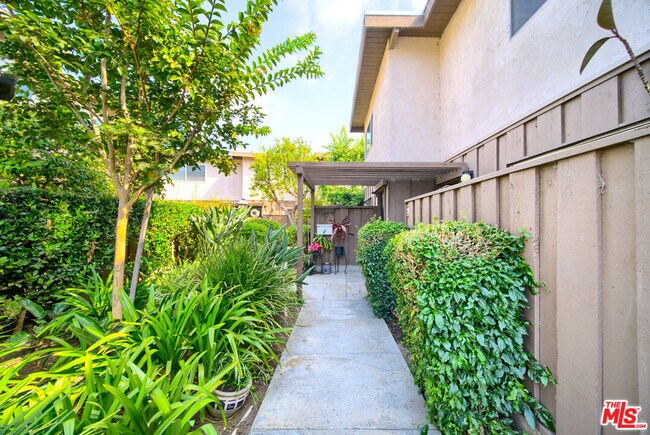 Building Photo - 4575 Inglewood Blvd