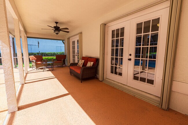 Building Photo - 1193 SW Live Oak Cove