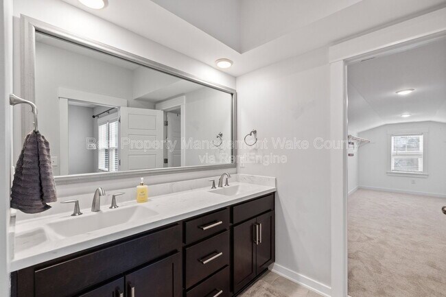 Building Photo - 410 Triumph Ln