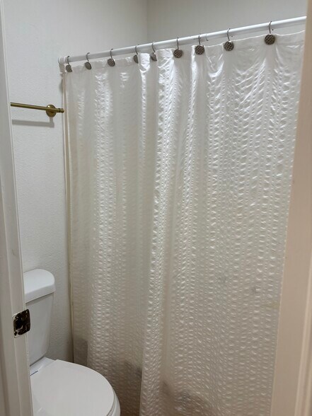 Separate shower and toilet upstairs - 1914 Harbour Dr