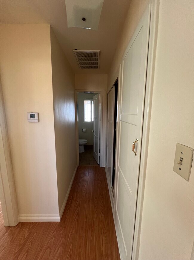 Building Photo - 5264 Cahuenga Blvd