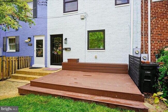Building Photo - 223 Burgess Ave