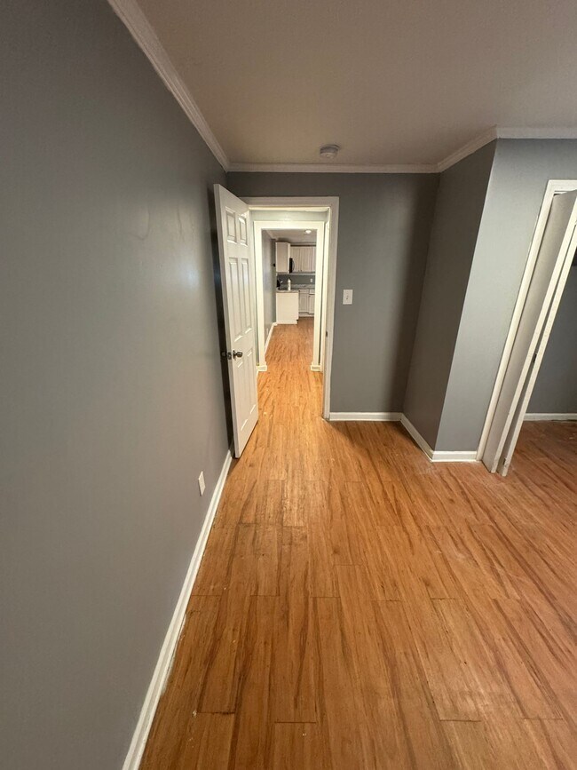 Building Photo - 290 Clisby Pl
