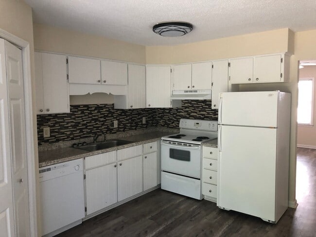 Building Photo - 363 Lullwater Dr