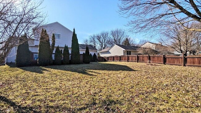 Building Photo - 1401 Knoll Dr