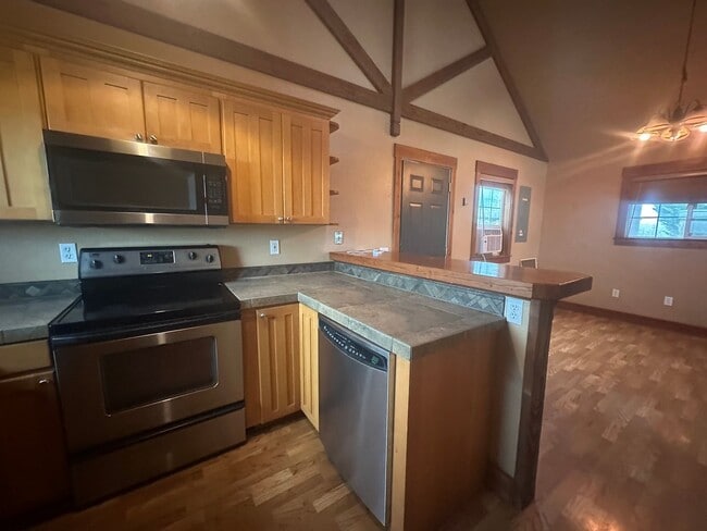 Building Photo - 4645 NE Elliott Cir