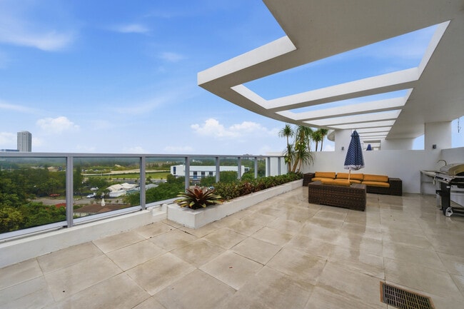 Building Photo - 13800 Highland Dr