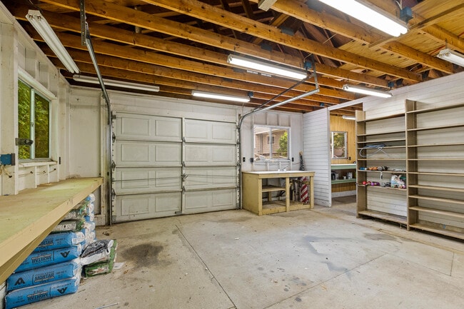 Building Photo - 322 Jackson Ave