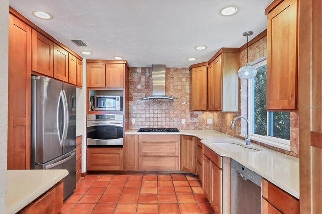 Building Photo - 3601 Coquina Key Dr SE