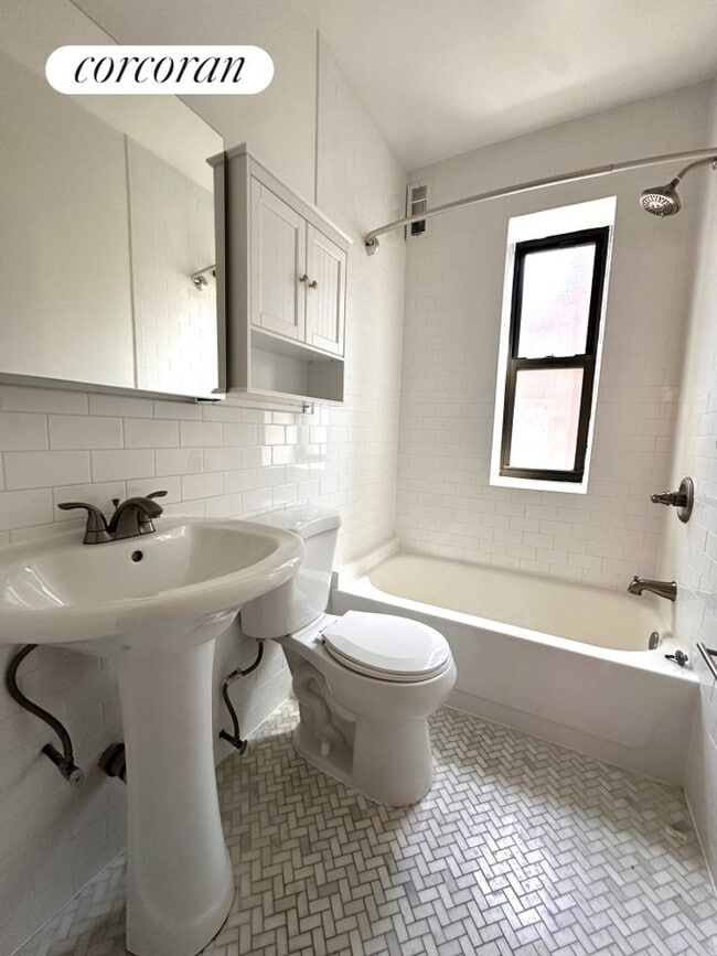 Building Photo - 505 W 122nd St
