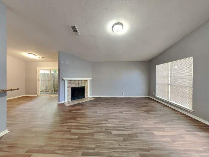 Building Photo - 2405 Cripple Creek Dr
