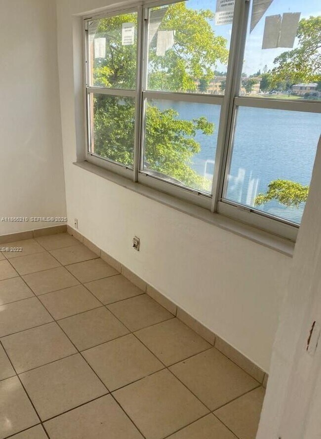 Primary Photo - 18900 NE 3rd Ct