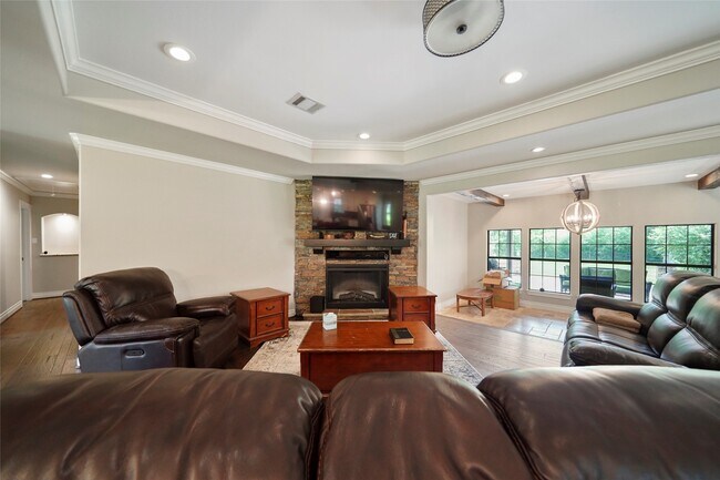 Building Photo - 143 Linnwood Dr