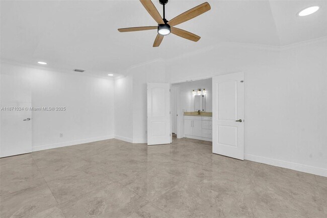 Building Photo - 20645 NE 25th Pl