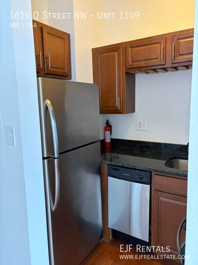 Building Photo - 1615 Q St NW