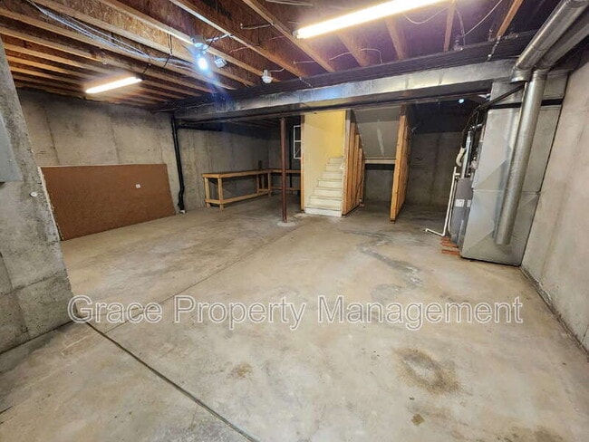 Building Photo - 1601 Great Western Dr