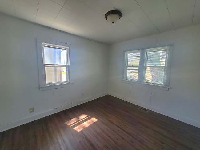 Building Photo - FOR RENT: 133 JODER-Cute 1 bedroom