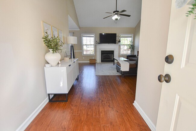 Building Photo - Pet Friendly Three Bedroom with Bonus!