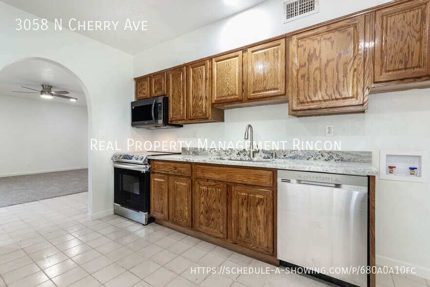Building Photo - 3058 N Cherry Ave