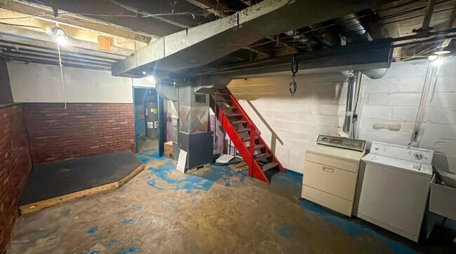 Building Photo - 3 bed 1 bath near UWEC! Available June 1st