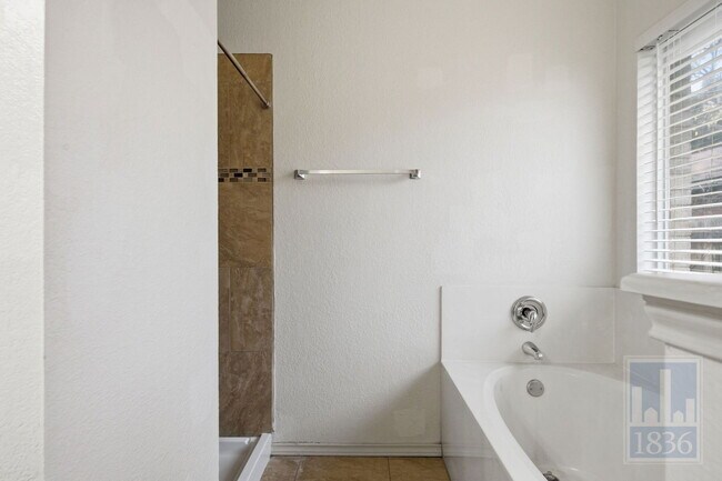 Building Photo - 17710 Limpia Creek Dr