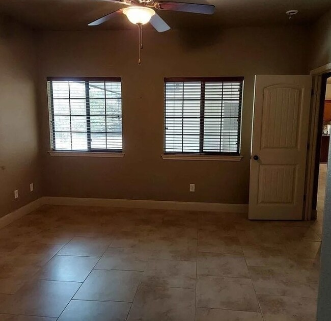 Building Photo - 704 Darlington Dr