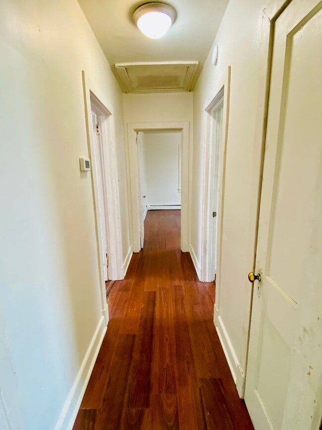 Building Photo - Adorable 2bdrm/1bth Bungalow Conveniently Located in Richmond's Historic Churchill!!