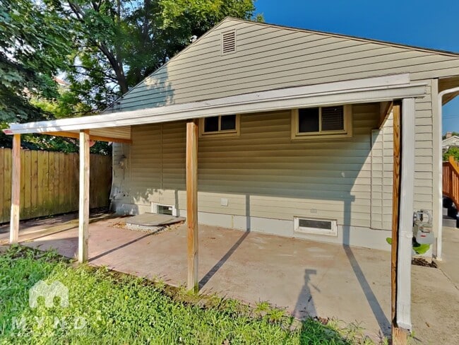 Building Photo - 928 Heyl Ave