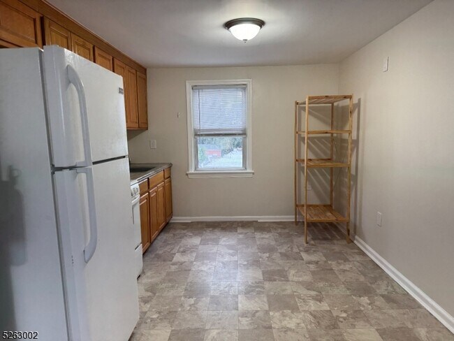 Building Photo - 42 Summit Ave