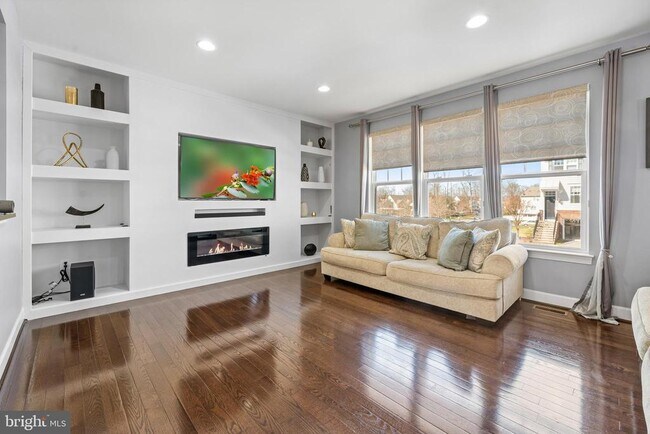 Building Photo - 16729 Shackleford Way