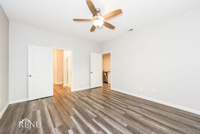 Building Photo - 1752 Escondido Dr