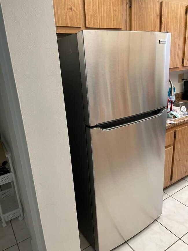 Building Photo - One bedroom unit near Palm Beach Outlets